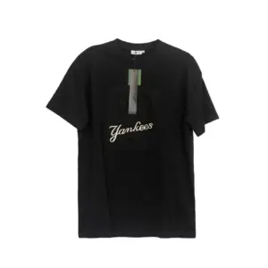 New York Yankees Heritage Script Graphic T-Shirt