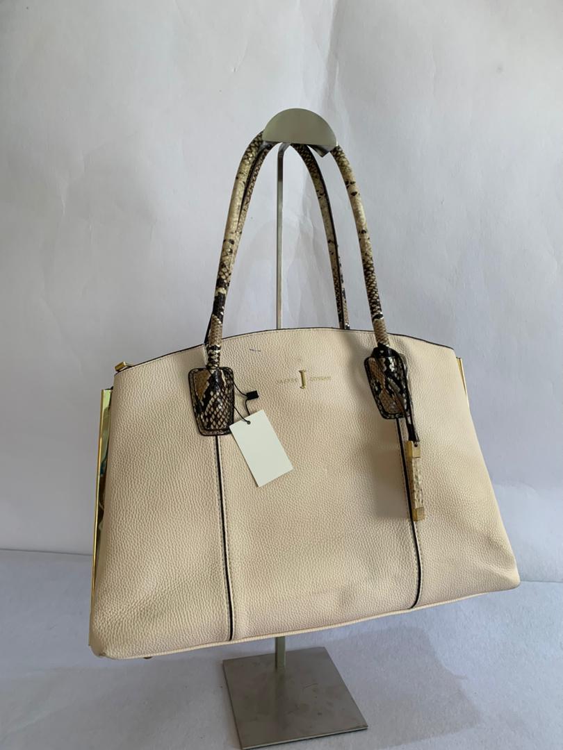 Elegant Crocodile-Embossed Vegan Leather Tote – Cream