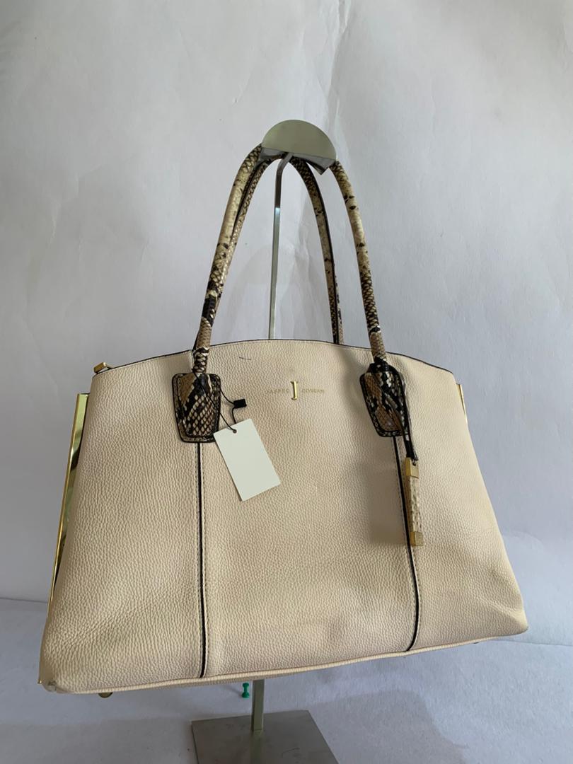 Elegant Crocodile-Embossed Vegan Leather Tote – Cream